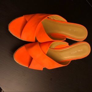 ❗️PRICE DROP❗️Adorable Nine West Canvas sandals